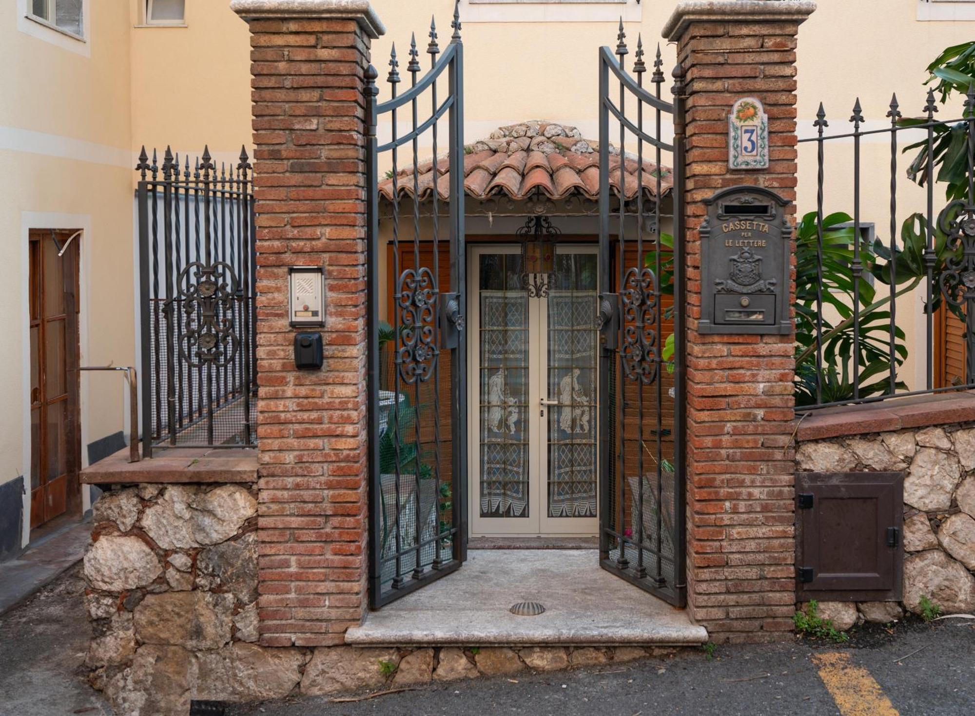 Casa D'Arte Taorminaアパートメント エクステリア 写真